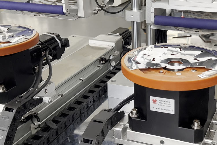 雙通道貼膜機(jī)如何實(shí)現(xiàn)“零缺陷”生產(chǎn)？自動(dòng)貼膜機(jī)工廠